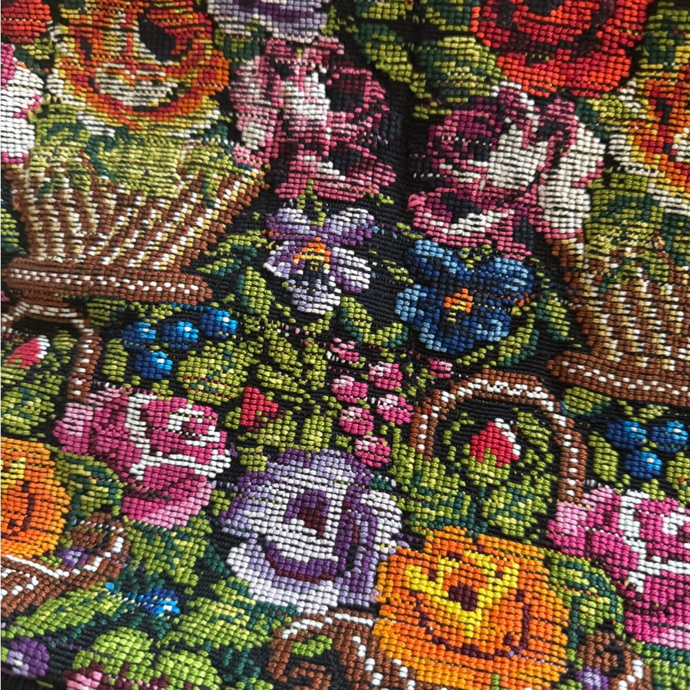 Beautiful Vibrant Floral Made in Guatemala Floral Tapestry Hand Bag - Picture 4 of 16